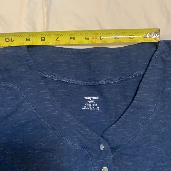 Horny toad, ladies medium, long sleeve T shirt, 1/4 button down, like new - Picture 9 of 12